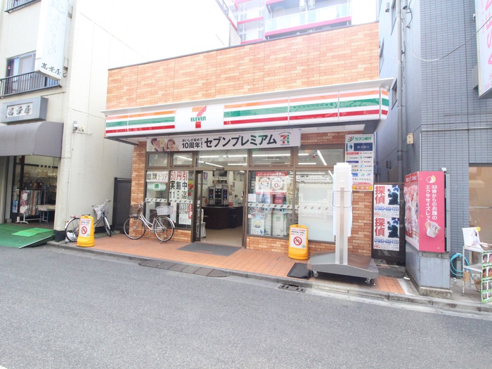 コンビニ　セブンイレブン（コンビニ）まで200m