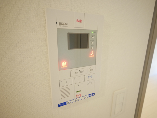 セキュリティ　★モニター付きのインターホンで防犯面も安心ですね★