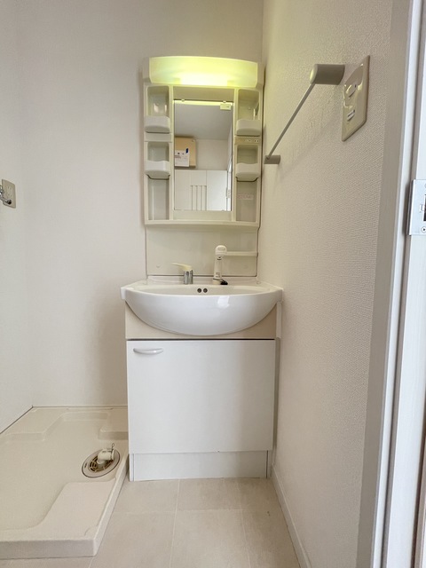 洗面設備　別部屋参考写真です