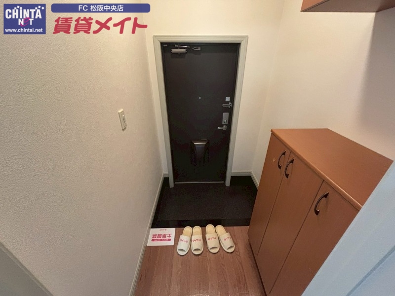 玄関　別部屋反転画像参考