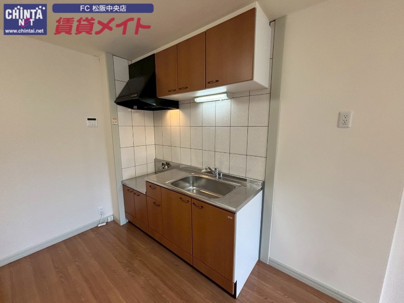 キッチン　別部屋反転画像参考
