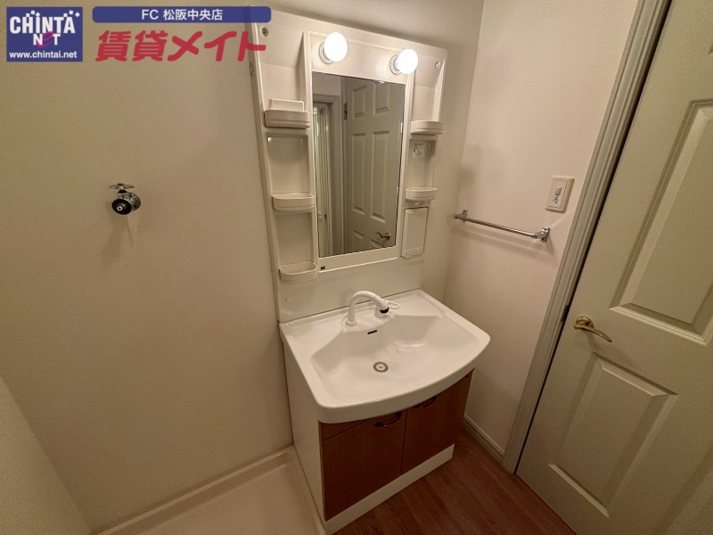 洗面設備　別部屋反転画像参考