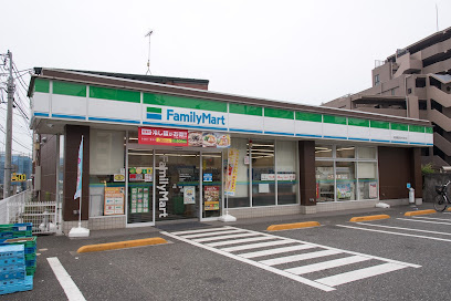 コンビニ　ファミリーマート昭島諏訪松中通り店（コンビニ）まで267m