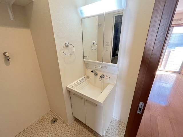 洗面設備　参考写真（別部屋）