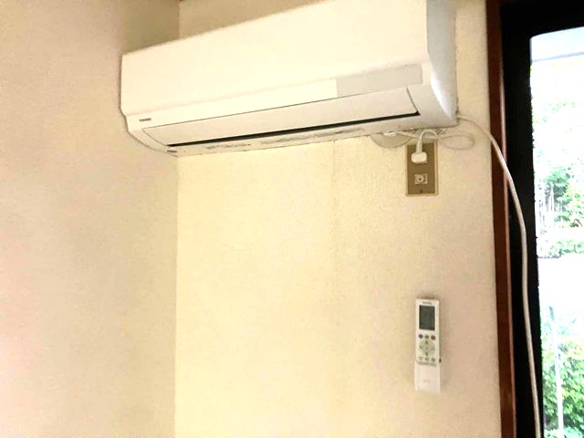 その他設備　暑い夏や寒い冬に大活躍！テラスに向かって左側の洋室6帖のお部
