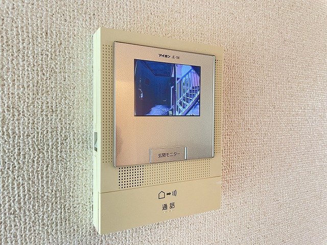セキュリティ　防犯対策に有効なカメラ付きインターホン！突然の来客にもバッチ