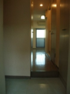 玄関　※別部屋参考写真