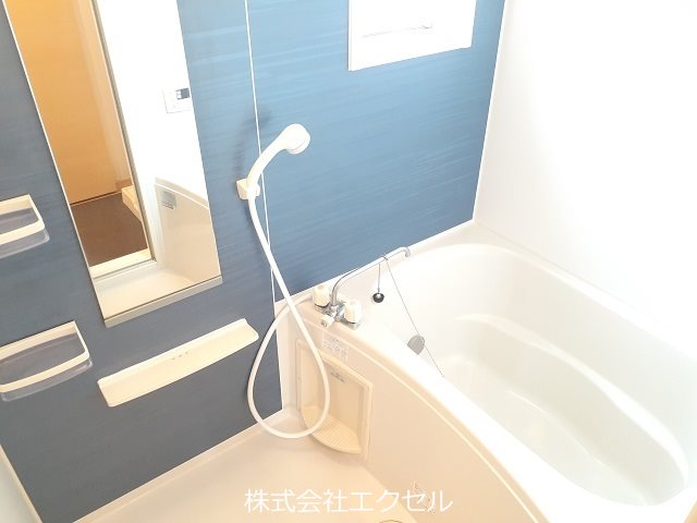 バス・シャワールーム　嬉しい追い焚き機能付きの浴室です。