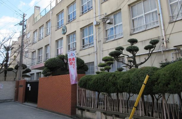 小学校　勝山小学校（小学校）まで430m