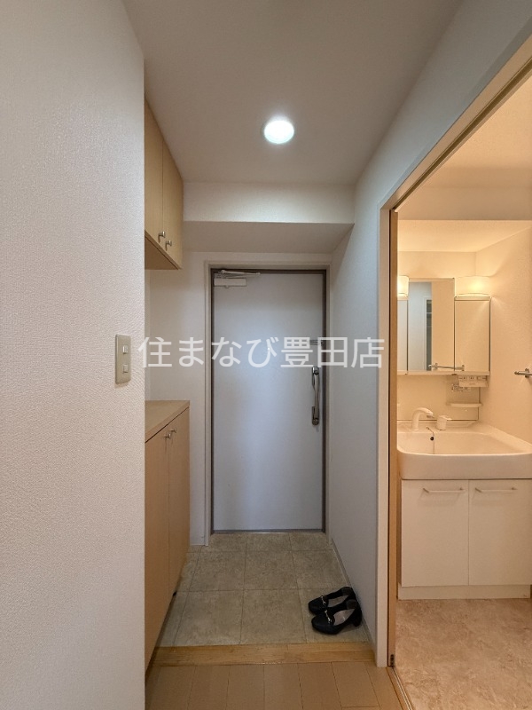玄関　同型別部屋写真