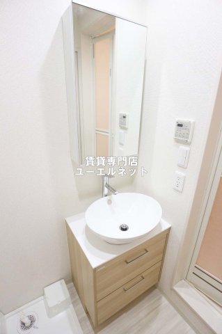 洗面設備　清潔感ある独立洗面台で毎日気持ちよく♪