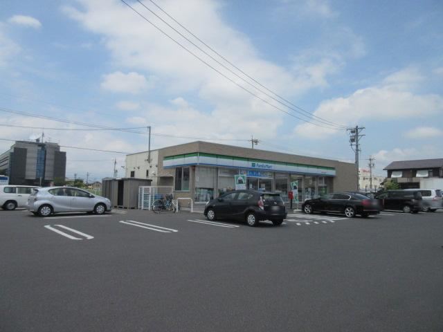 コンビニ　ファミリーマート（コンビニ）まで730m