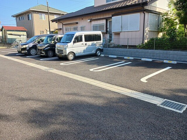 駐車場　車をお持ちの方に嬉しい駐車場付きの物件です