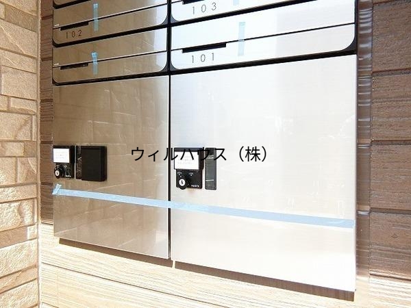 エントランス　荷物の受け取りに便利な宅配ＢＯＸ！
