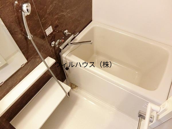 バス・シャワールーム　浴室乾燥機付きバス！