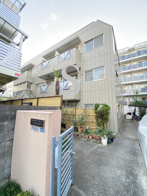 建物外観　駐輪場・宅配ボックス