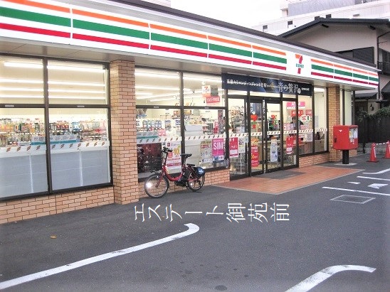 コンビニ　セブンイレブン新宿6丁目店（コンビニ）まで54m