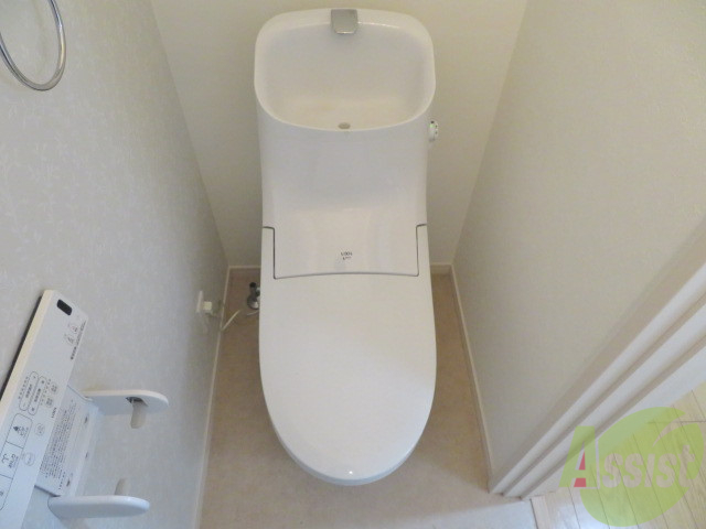 トイレ　トイレはこちらのオシャレなウォシュレット付きになりますね