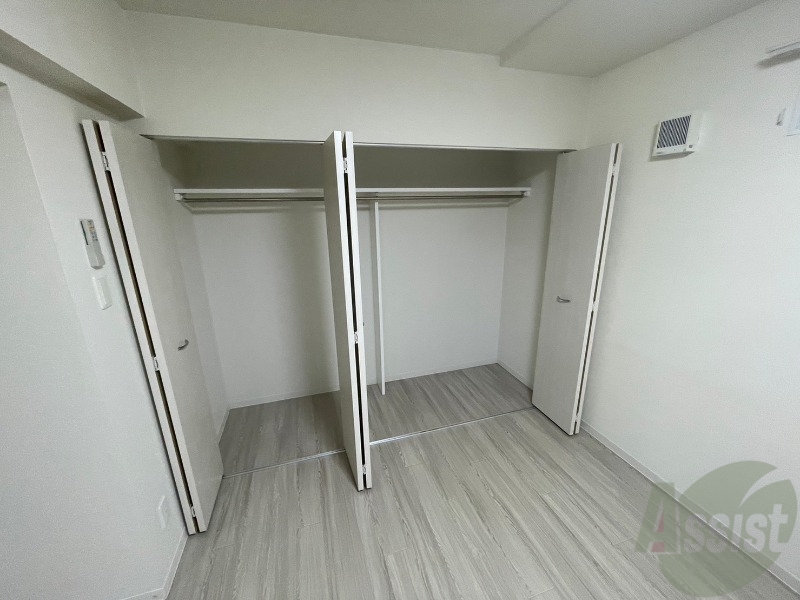 収納　寝室の収納です。部屋がすっきり片付きます。