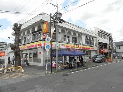 コンビニ　デイリーヤマザキ豊四季駅前店（コンビニ）まで1012m