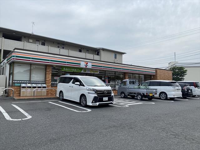 コンビニ　セブンイレブン（コンビニ）まで391m