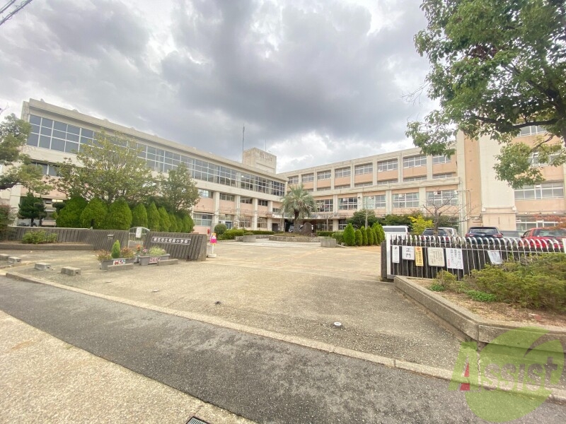 小学校　明石市立和坂小学校（小学校）まで1044m