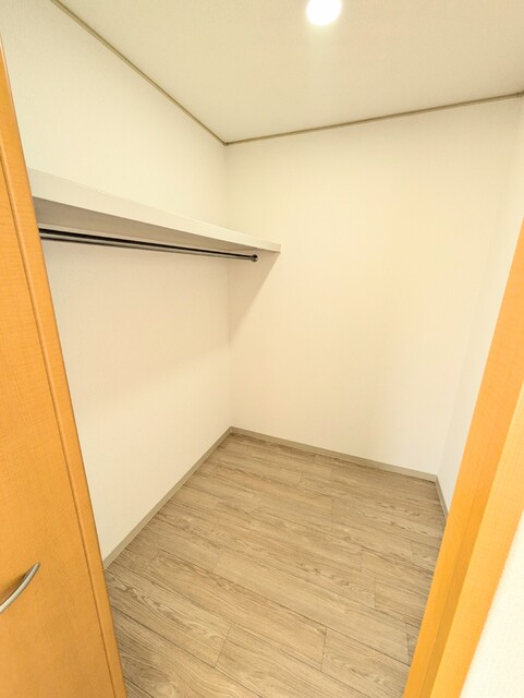 収納　★★ウォークインクローゼットです★★※同タイプ参考写真