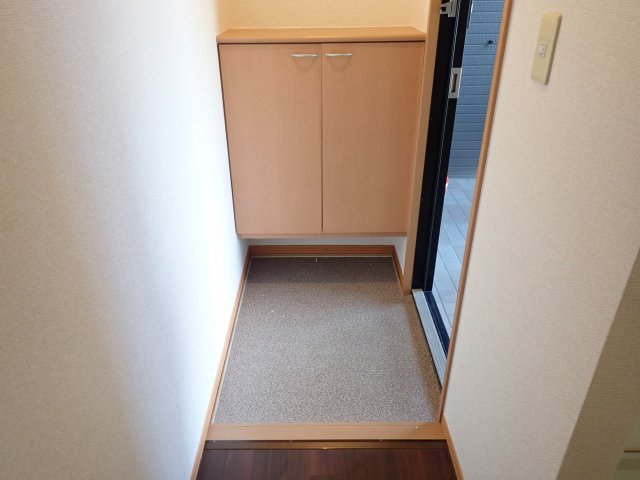 玄関　グランタイル高岡A101
