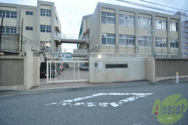 中学校　神戸市立鷹取中学校（中学校）まで739m