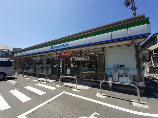 コンビニ　ファミリーマート 城南梅林２丁目店（コンビニ）まで32m