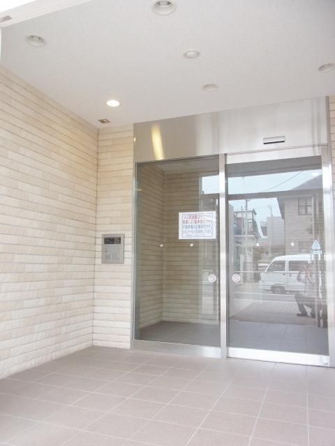 エントランス　★TVモニター付きオートロック完備★