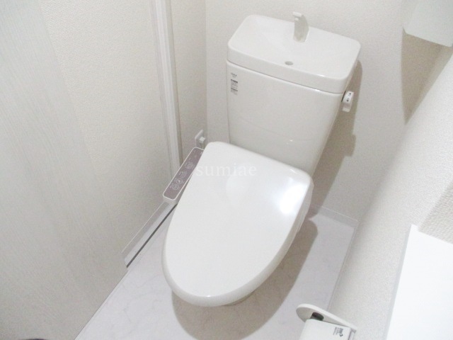 トイレ　温水洗浄便座です☆
