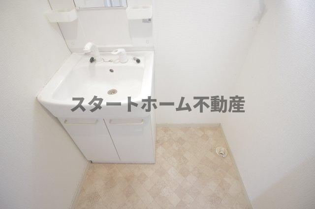 洗面設備　スペースが確保できる洗面所です