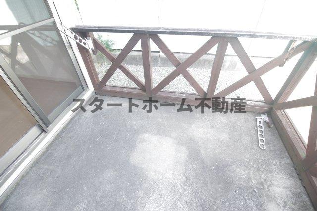 バルコニー　バルコニーからの眺めを楽しみながら食事をしませんか
