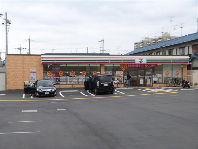 コンビニ　セブンイレブン（コンビニ）まで161m