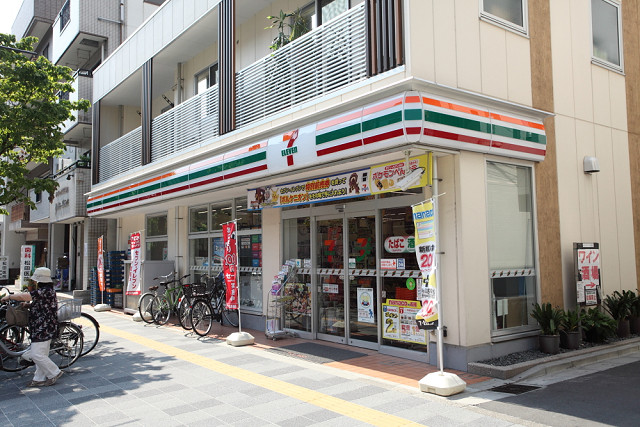 コンビニ　セブンイレブン 墨田亀沢1丁目店（コンビニ）まで216m