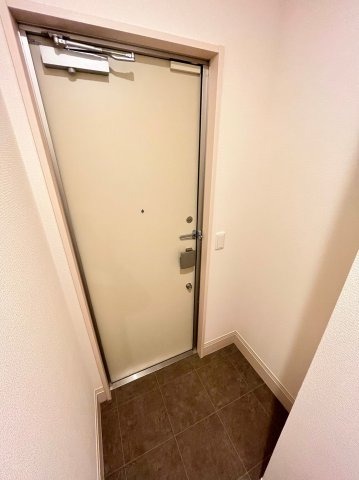 玄関　同物件、類似間取りのイメージ写真です。