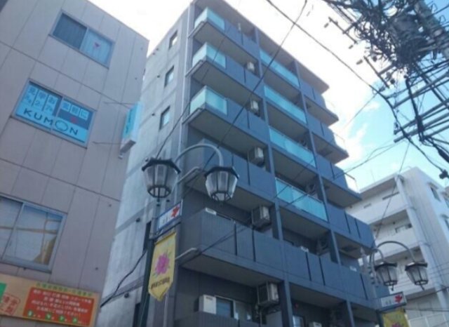 建物外観　鉄筋コンクリート造のがっちりとした建物。