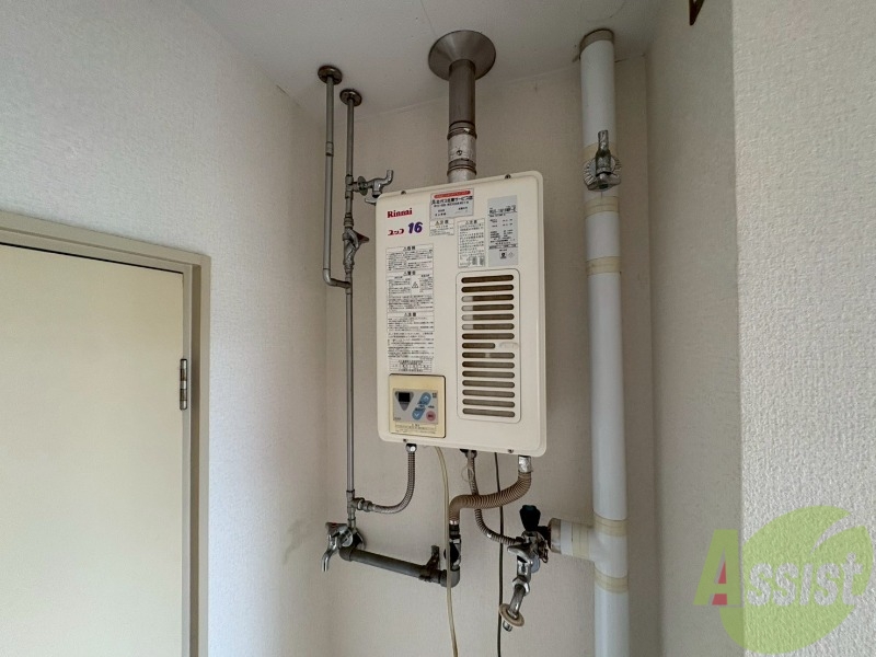 その他設備　こちらの給湯器でお湯をあたためてくれますよ