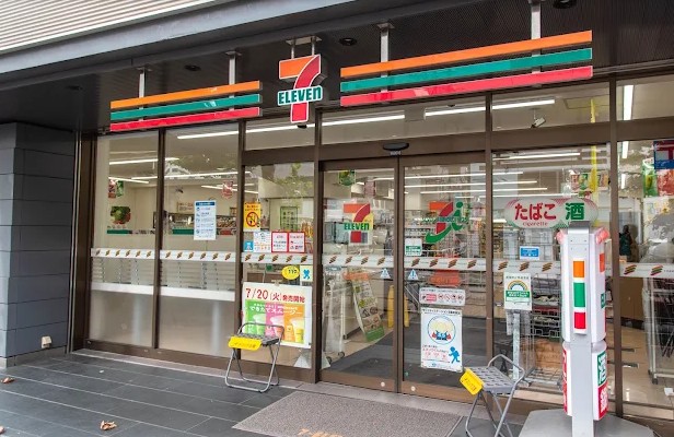 コンビニ　セブンイレブン赤坂8丁目店（コンビニ）まで418m