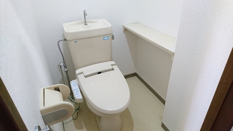 トイレ　快適な温水洗浄便座付き