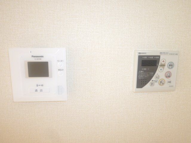 セキュリティ　TVモニター付きのインターホンです。