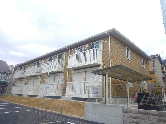 建物外観　２階建のスマートな建物です。