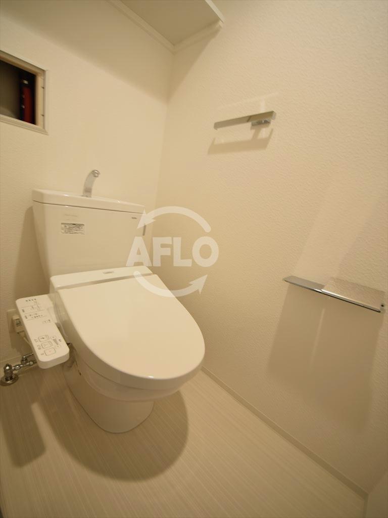 トイレ　レオンコンフォート本町東III　温水洗浄便座