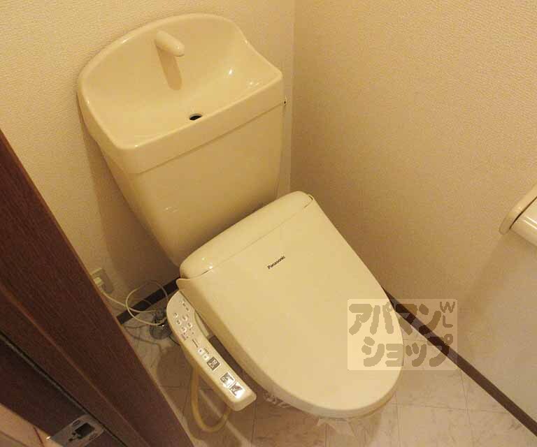 トイレ　ウォシュレット付・
