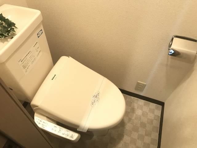 トイレ　温水洗浄便座