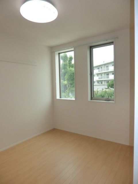 その他部屋・スペース　フローリング張りのお部屋です。