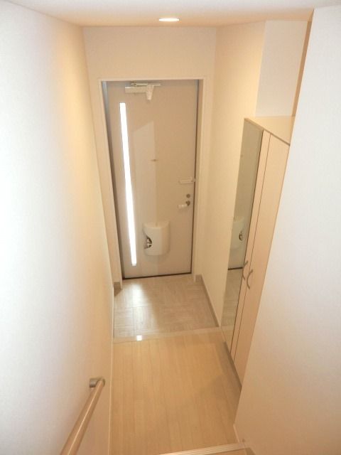 玄関　玄関は1階になります。
