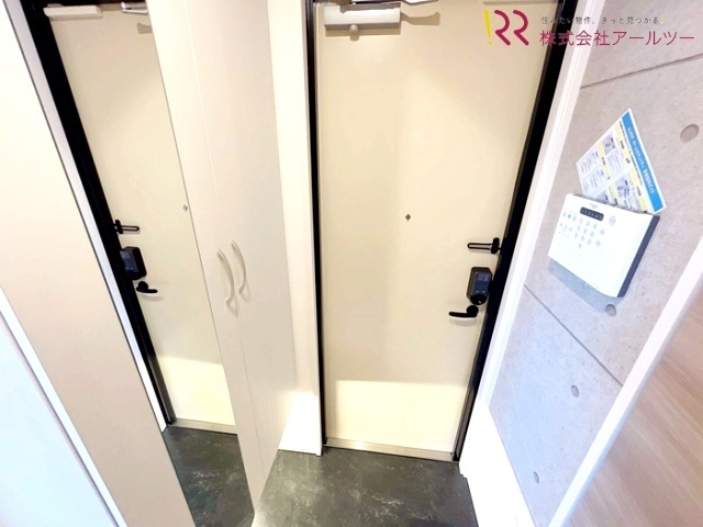 玄関　姿見付シューズボックス
