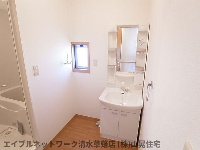 洗面設備　脱衣スペースもあります